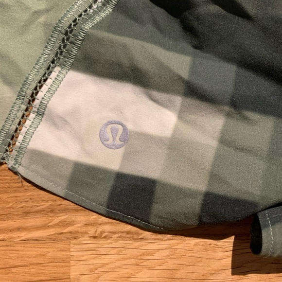 LULULEMON - Running Short - Size 4 - Picture 5 of 6